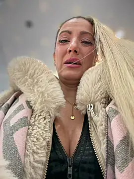 adya-aly's Live XXX Chat