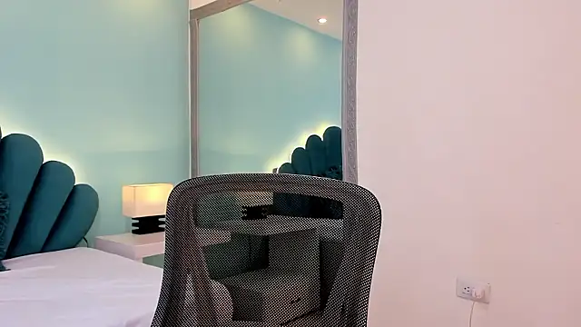 XXX chat uživo modela sharlott18