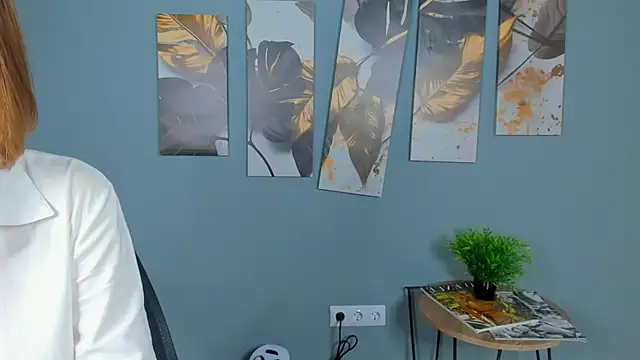 LilianSwall Chat XXX live