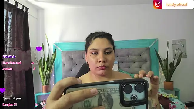 Show modela roxx_iie na web-kameri