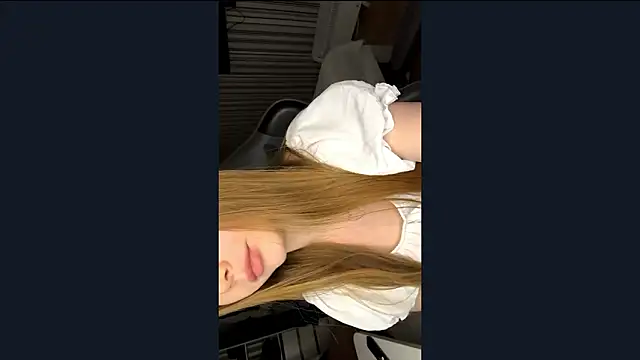 EmilyBubble's Live XXX Chat