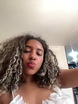 XXX chat uživo modela Belkaj