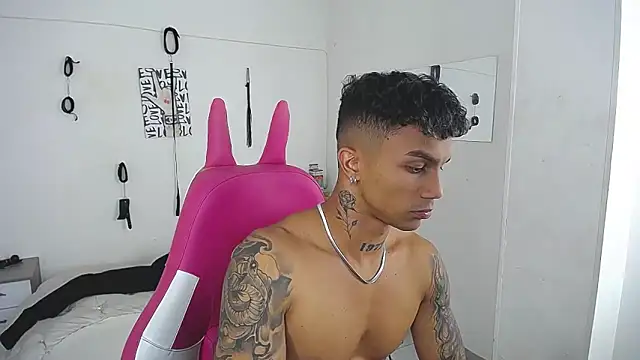 Leonard_Price's Live XXX Chat