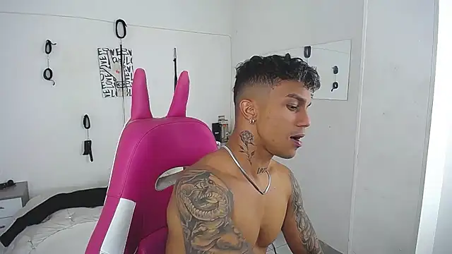 Leonard_Price – Live XXX-chat