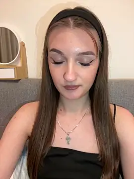 AdelinaEmber Chat XXX live