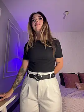 HoneyMollyX 即時 XXX 聊天