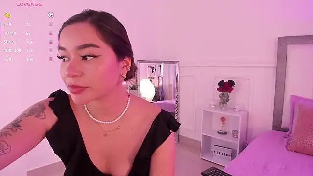 Leilafisherr élő XXX-chatje