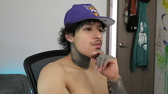 trieone's Live XXX Chat