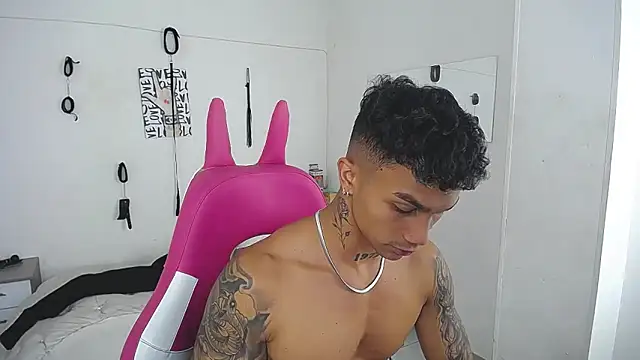 Leonard_Price – Live XXX-chat