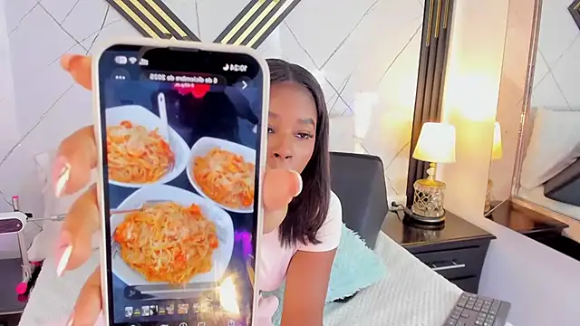 Živý XXX chat EmilyDiaaz