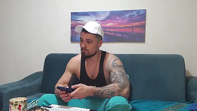 Tiberius_hunk élő XXX-chatje