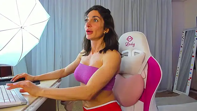 TinaFlames' Live XXX Chat