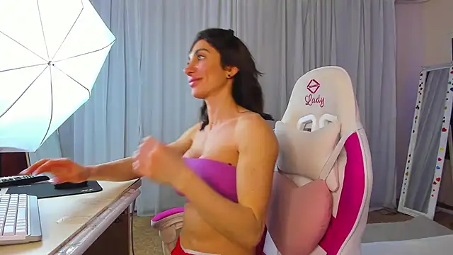 TinaFlames' Live XXX Chat