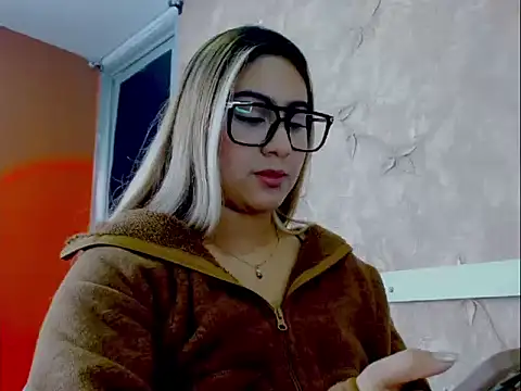 دردشة Miabonnett_ الجنسية المباشرة