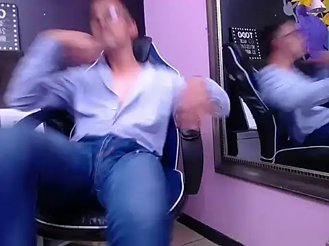 Oswalldo__ Adlı Modelin Canlı XXX Sohbeti