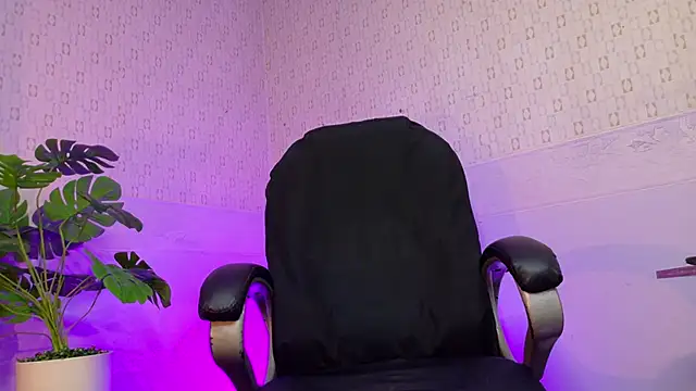 4L3JX Adlı Modelin Canlı XXX Sohbeti