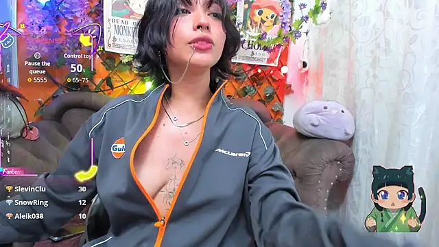 ravenn_20's Live XXX Chat