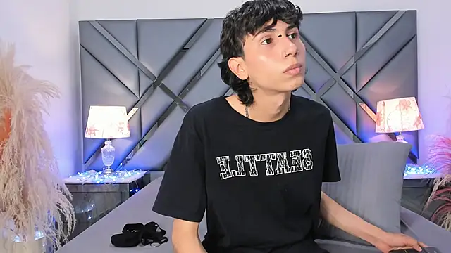 Milan_LewisS 라이브 XXX 채팅