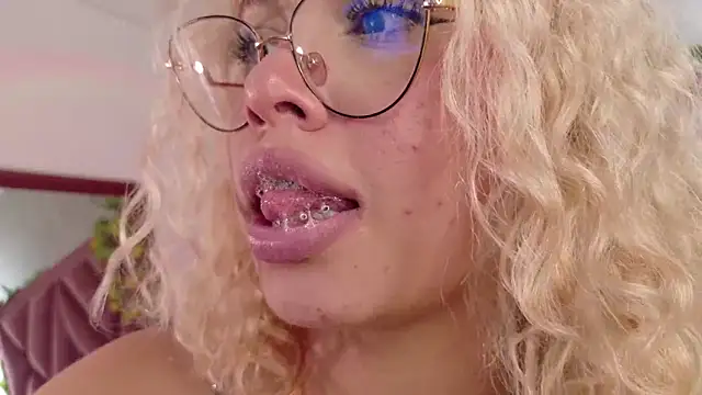 Haelycute's Live XXX Chat