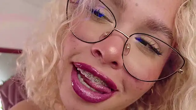 Haelycute's Live XXX Chat