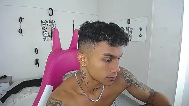 Leonard_Price élő XXX-chatje