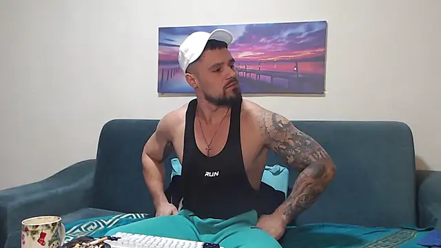 Tiberius_hunk élő XXX-chatje