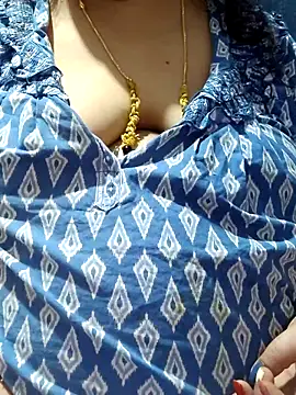 tamilthanushri 即時 XXX 聊天