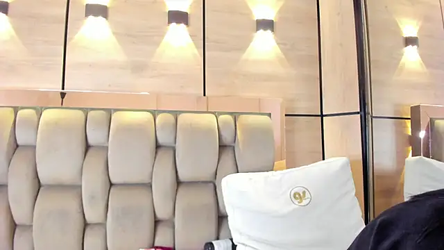 karol_lewiss Adlı Modelin Canlı XXX Sohbeti