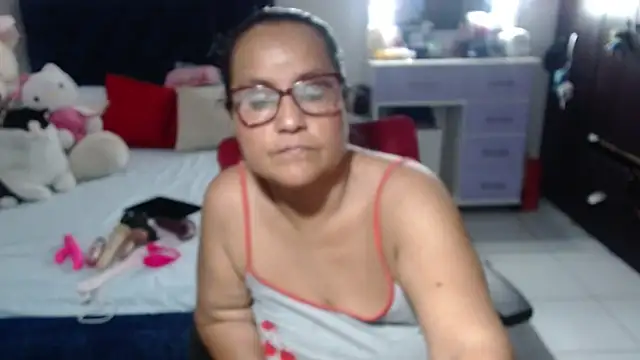 pervert_mommy_'s Live XXX Chat