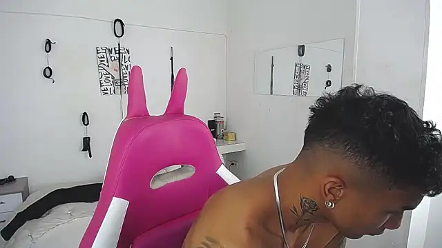 XXX chat uživo modela Leonard_Price