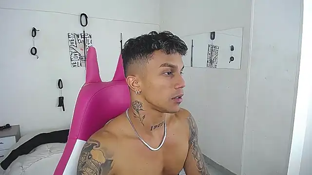 Leonard_Price Adlı Modelin Canlı XXX Sohbeti