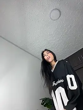 LatinaDollXXX live XXX chat