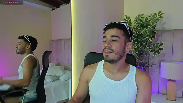 aries_unbound's Live XXX Chat