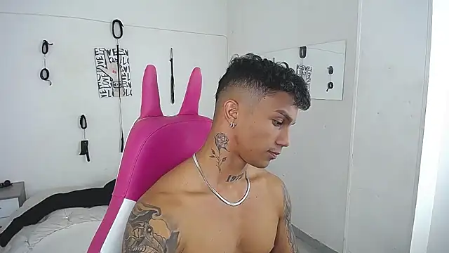 Leonard_Price's Live XXX Chat