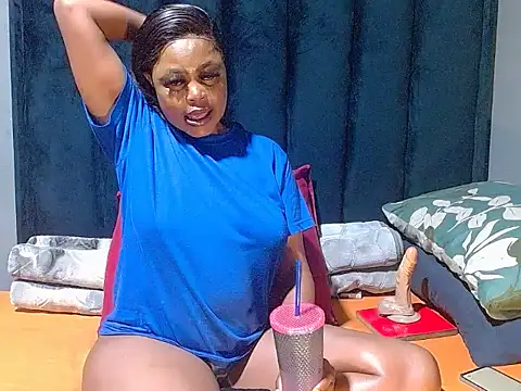 SpicyKitty33's Live XXX Chat