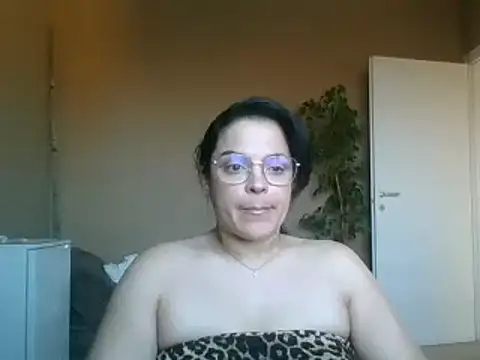 ITALIANASISIXX Chat XXX in diretta