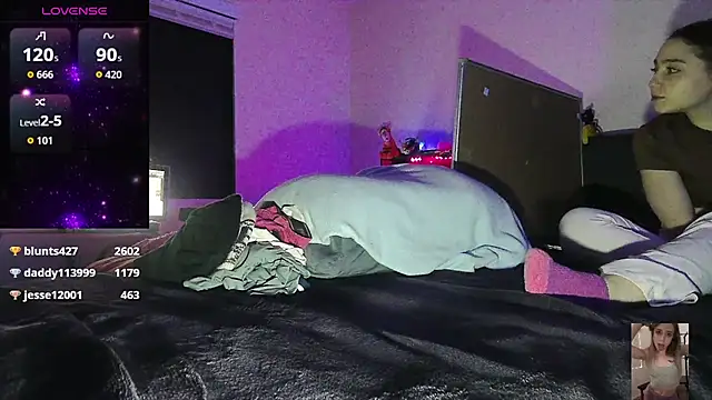 BlondiewithanassのライブXXXチャット