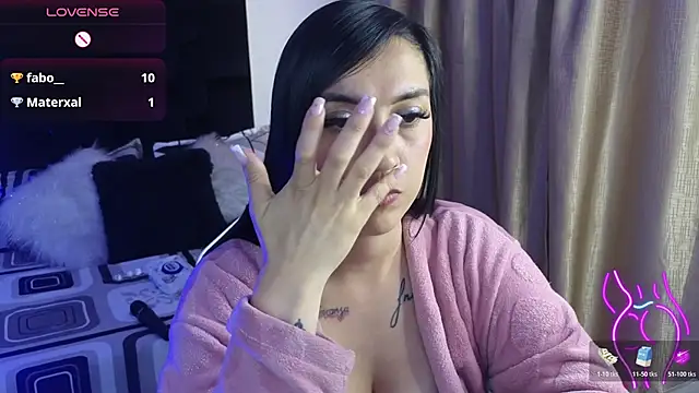 Pokazy przed kamerką – Majuu__