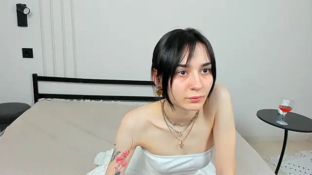 AnikaVelour's Live XXX Chat