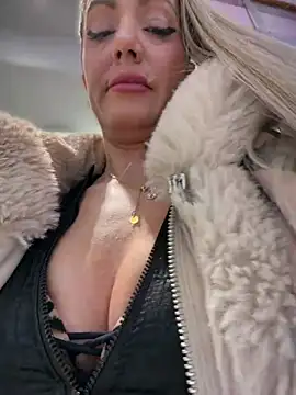 adya-aly's Live XXX Chat