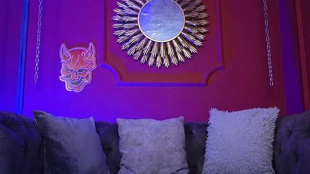 Julieta_Russell Live XXX-Chat