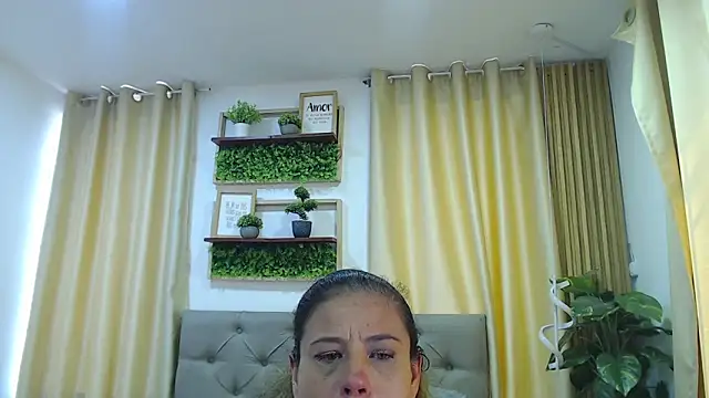 sasi_lunaのライブXXXチャット