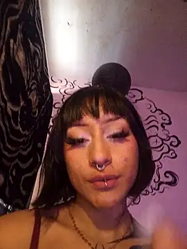 Chat +18 de Layla_quinn ao vivo