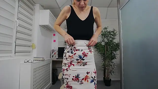 EllaMilf_ élő XXX-chatje