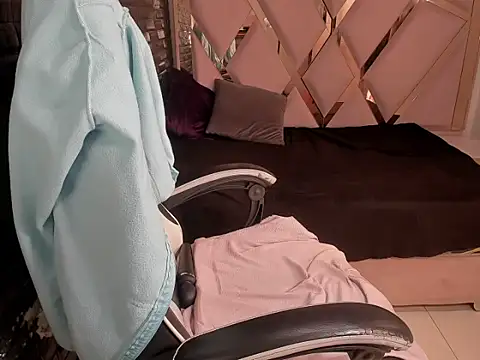 DaianaLutz Adlı Modelin Canlı XXX Sohbeti