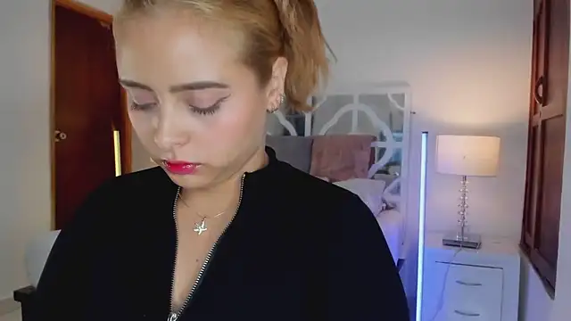 MikaelaStone live XXX chat