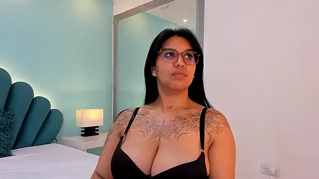 sharlott18 现场XXX聊天