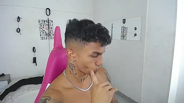 Leonard_Price Adlı Modelin Web Kamerası Şovu