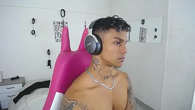 Leonard_Price's Live XXX Chat