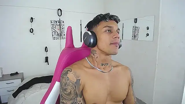 Leonard_Price 라이브 XXX 채팅